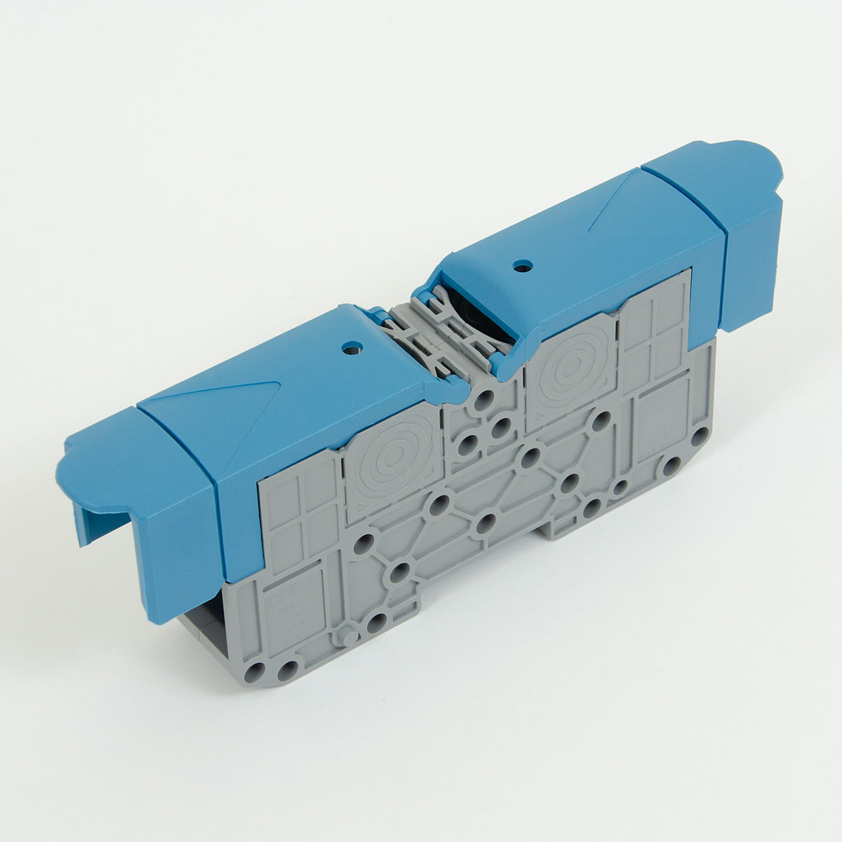 ONKA 70mm2 M8 screw terminal connector with protective cap, blue, 1030048
